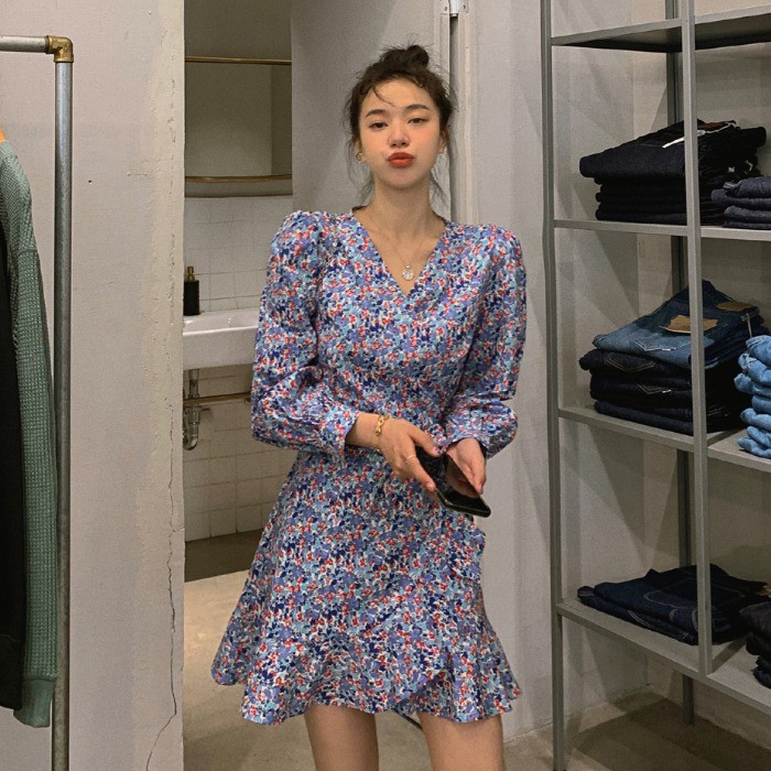 (ORDER) Váy dài tay cổ V hoa nhí màu xanh retro thắt eo nhún bèo xòe đuôi cá style Hàn Quốc