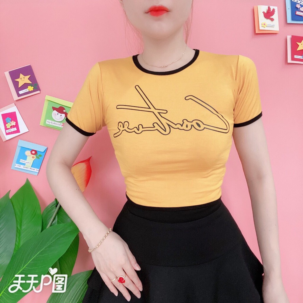 Áo croptop phối viền màu đen in chữ Coatrue siêu xinh
