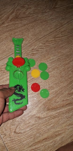 Đồ chơi bắn đĩa bằng nhựa rất đẹp như hình