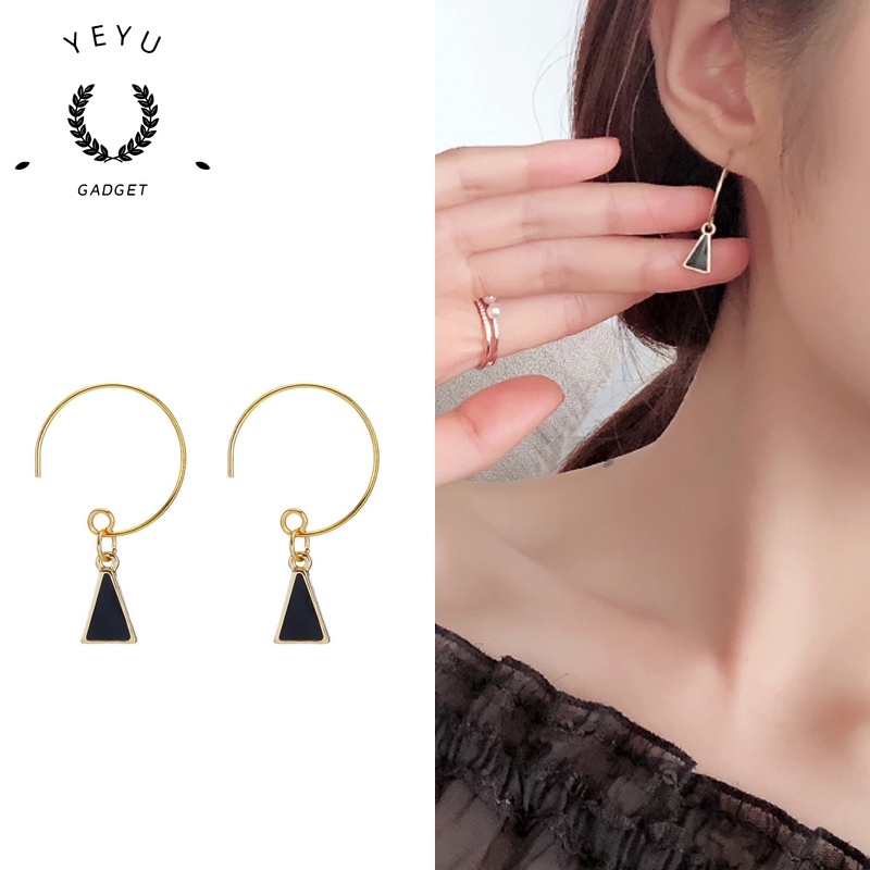 Đôi bông tai dạng móc họa tiết hình tam giác kiểu dáng thanh lịch cho nữ