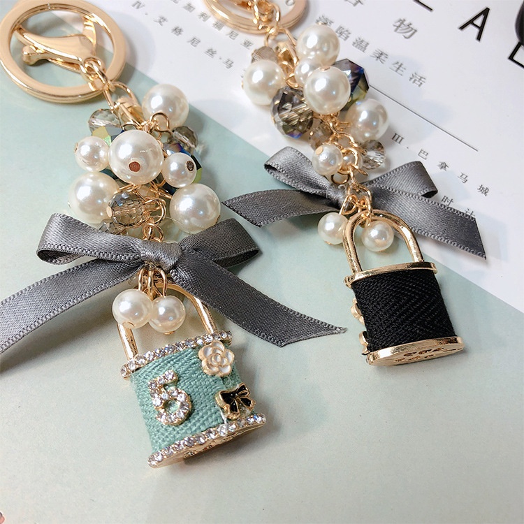 Móc khóa hình túi xách đính ngọc trai phong cách Hàn Quốc