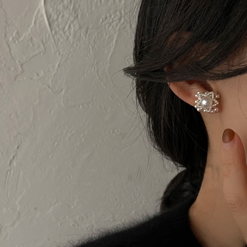 Khuyên Tai Đính Ngọc Trai Zircon Cao Cấp Tinh Tế Thời Trang Phổ Biến Và Phổ Biến Mới