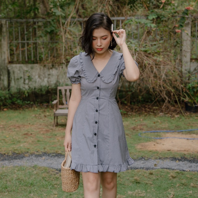 Đầm xoè cổ lá sen