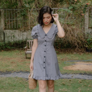 Đầm xoè cổ lá sen
