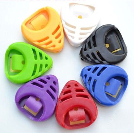 đựng pick tặng 1 phím gảy