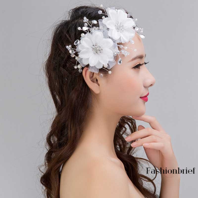 Cài tóc phối ren hoa thiết kế thanh lịch cho cô dâu