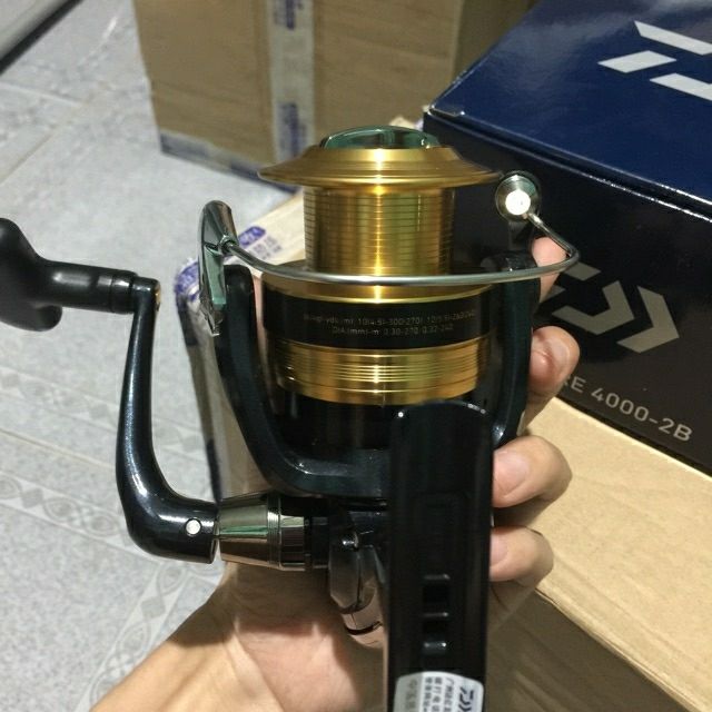 Máy câu cá Daiwa Sweepfire 3000-2B