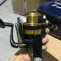 Máy câu cá daiwa sweepfire 3000-2b