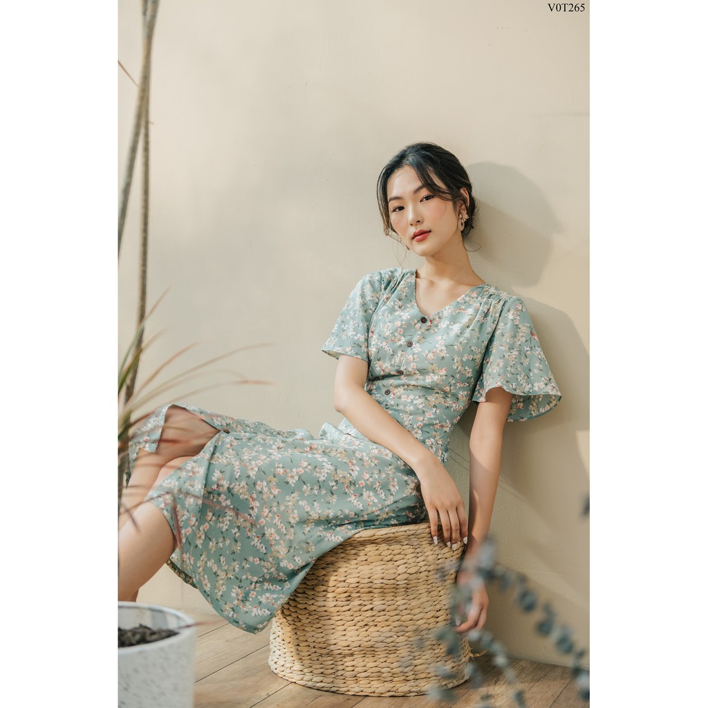 TIIN STORE Váy hoa nhí cổ V khuy trước by Tiin