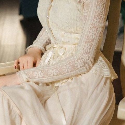 Set áo tay dài phối ren và chân váy phong cách Pháp thời trang thanh lịch cho nữ | BigBuy360 - bigbuy360.vn