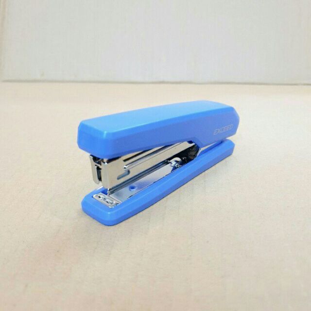 Bấm kim số 10 deli 0229