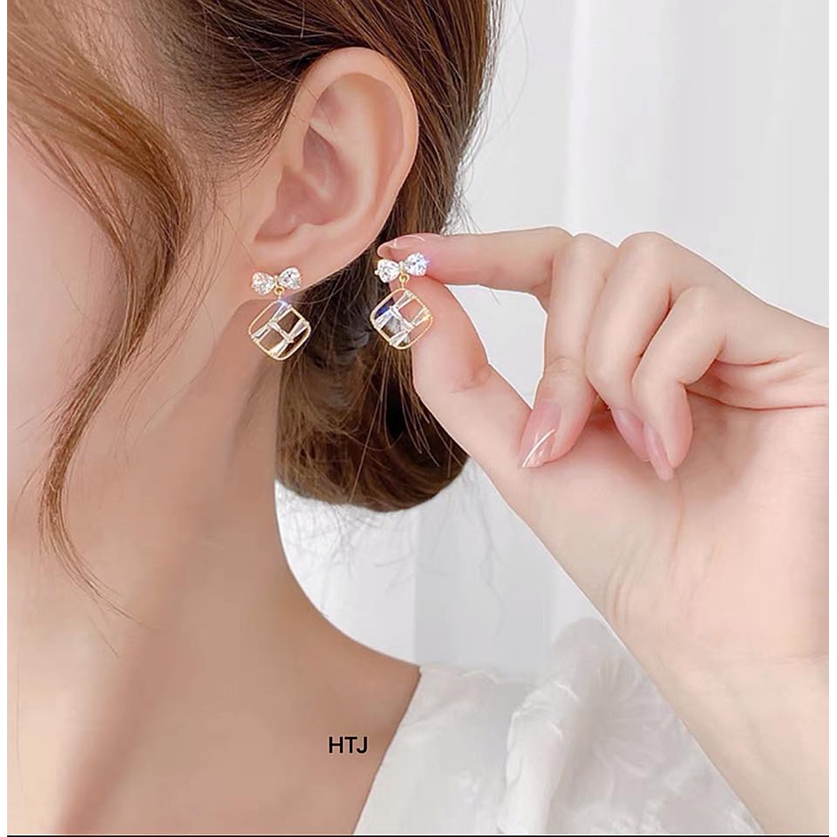 BÔNG TAI NƠ VUÔNG HOT TRÈD- CHUẨN BẠC TA