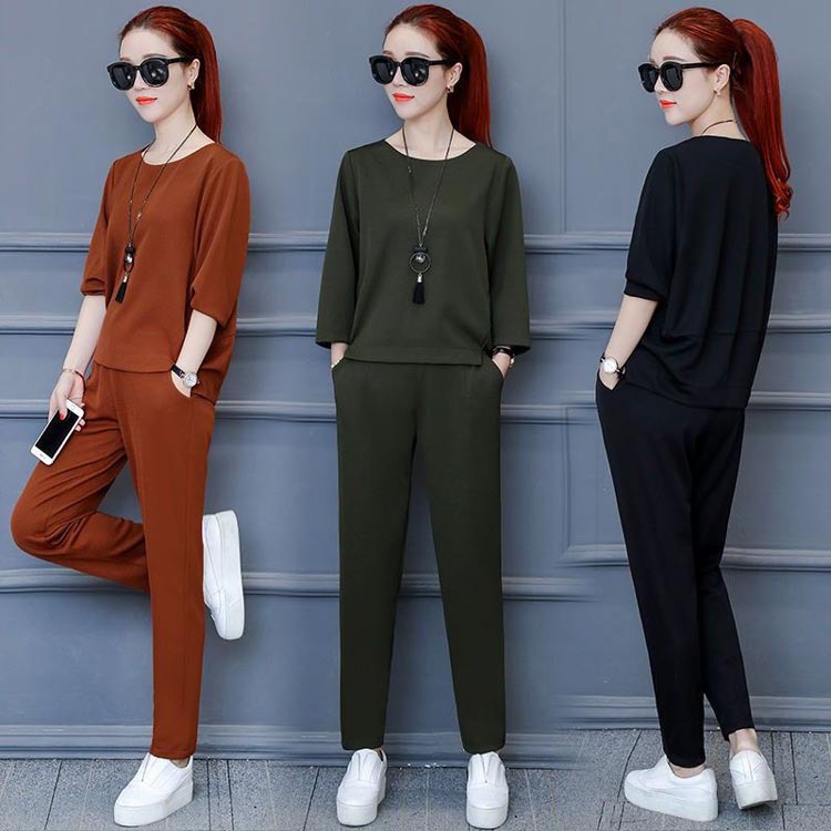 ☞〖Bộ đồ dành cho nữ có kích thước vừa phải với người hơi mập〗 Áo phông có cổ tay năm điểm giúp giảm tuổi tác + quần tây ống đứng set hai mảnh