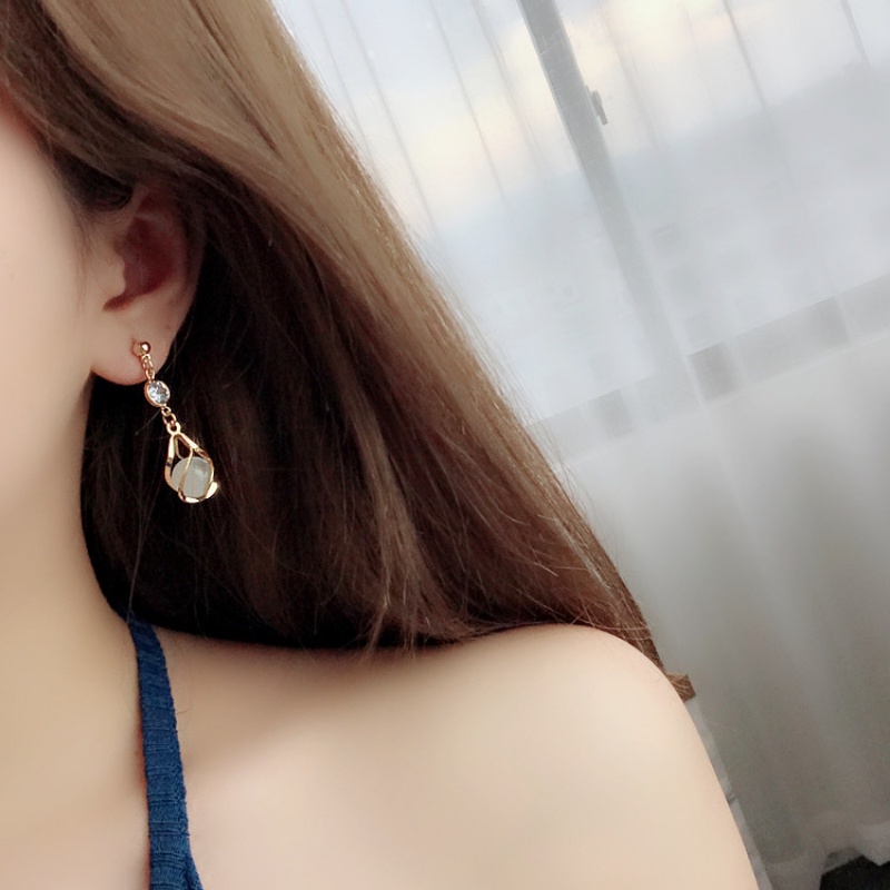 Khuyên Tai Dáng Dài Đính Đá Pha Lê Tua Rua Xinh Xắn