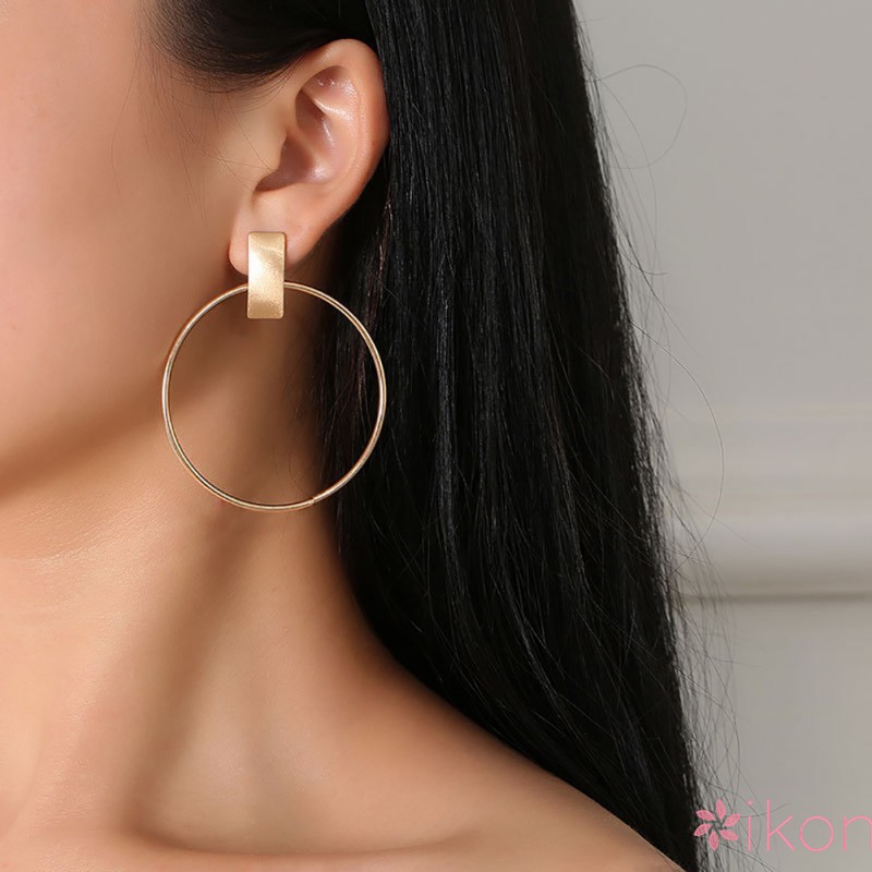 Khuyên tai kim loại dáng tròn thiết kế đơn giản