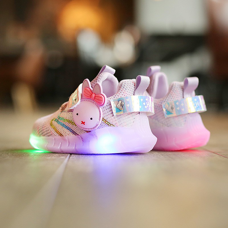 Giày thể thao đế có đèn LED chống trượt độc đáo cho bé