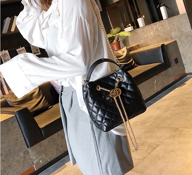 Thanh lý dọn kho: Túi xách chần trám thời trang siêu đẹp
