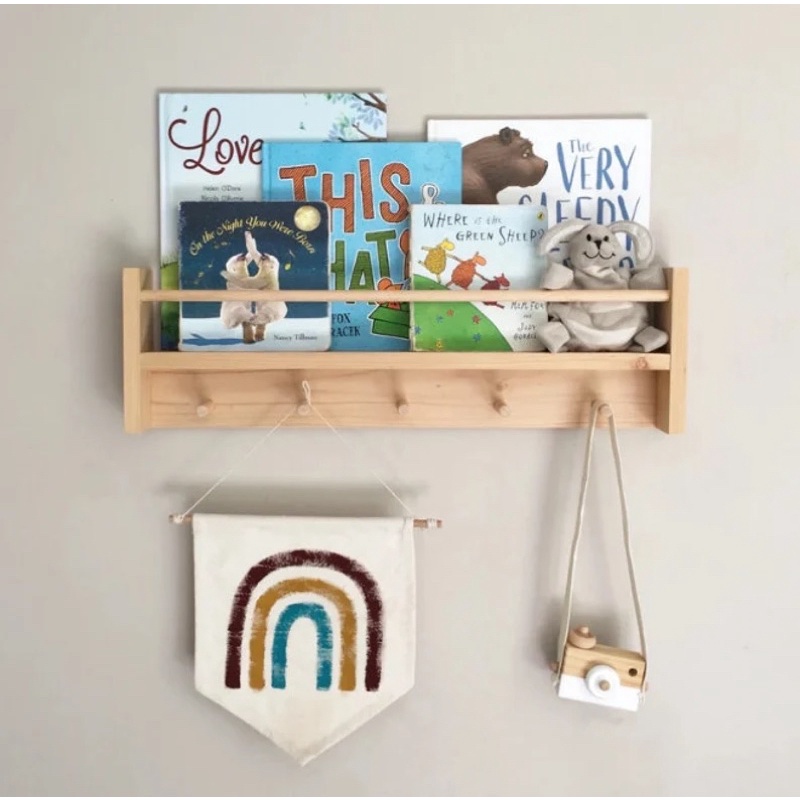 Giá gỗ decor phòng bé, kệ sách gỗ trẻ em kết hợp kệ treo đồ, gỗ thông nhập khẩu loại 1 an toàn, phòng Montessori cho bé