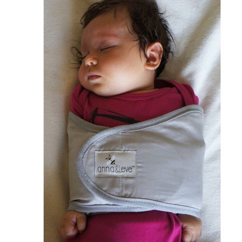 Ủ khăn quấn tay chống giật mình giúp bé ngủ ngon an toàn cho bé