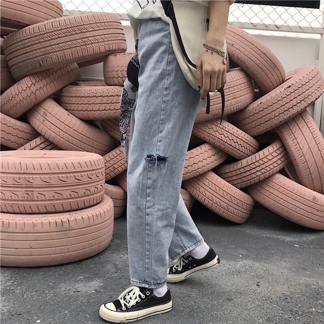 Quần bagyy đen rách gối tưa chân ống nhỏ và quần bagyy iean dây xích xanh