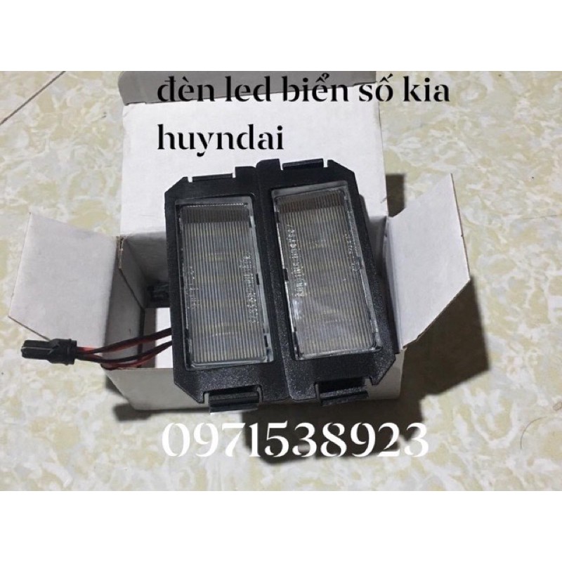 led biển số HUYNDAI I10 KIA MORNING lắp zin không độ chế gồm 18 bóng led sáng trắng