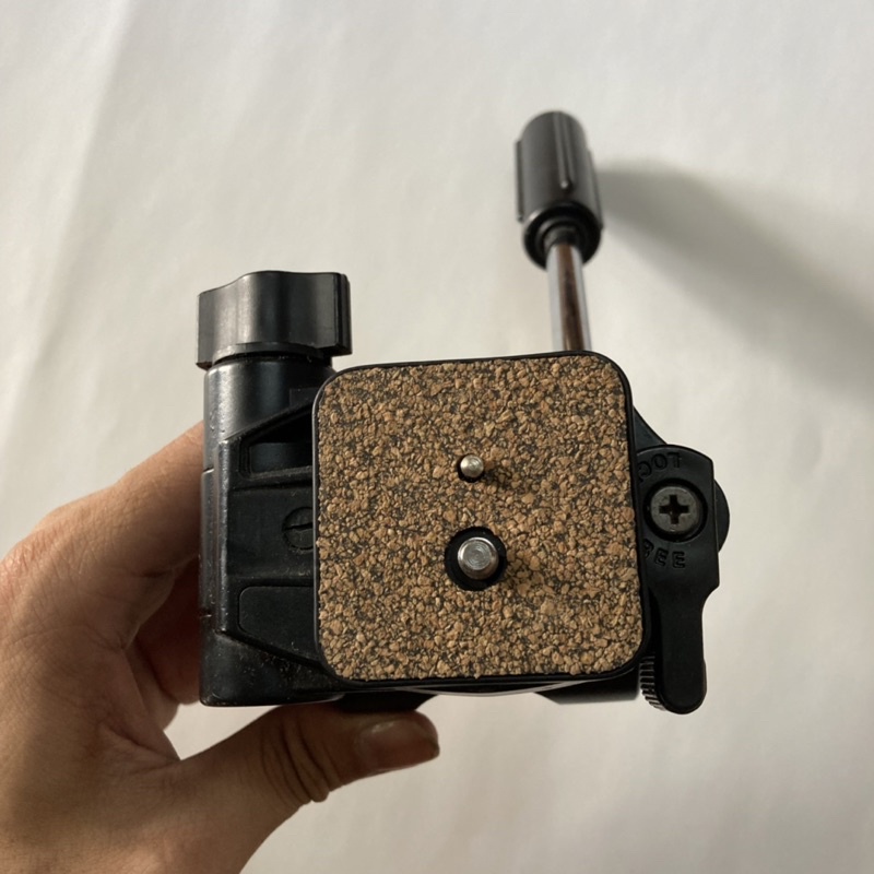 Plate Velbon PH-157Q : Đế thay thế chân Velbon