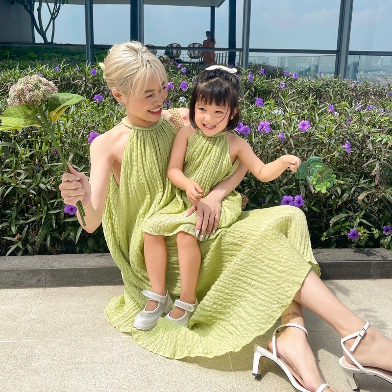 Đầm đôi xốp nhún cho mẹ và bé