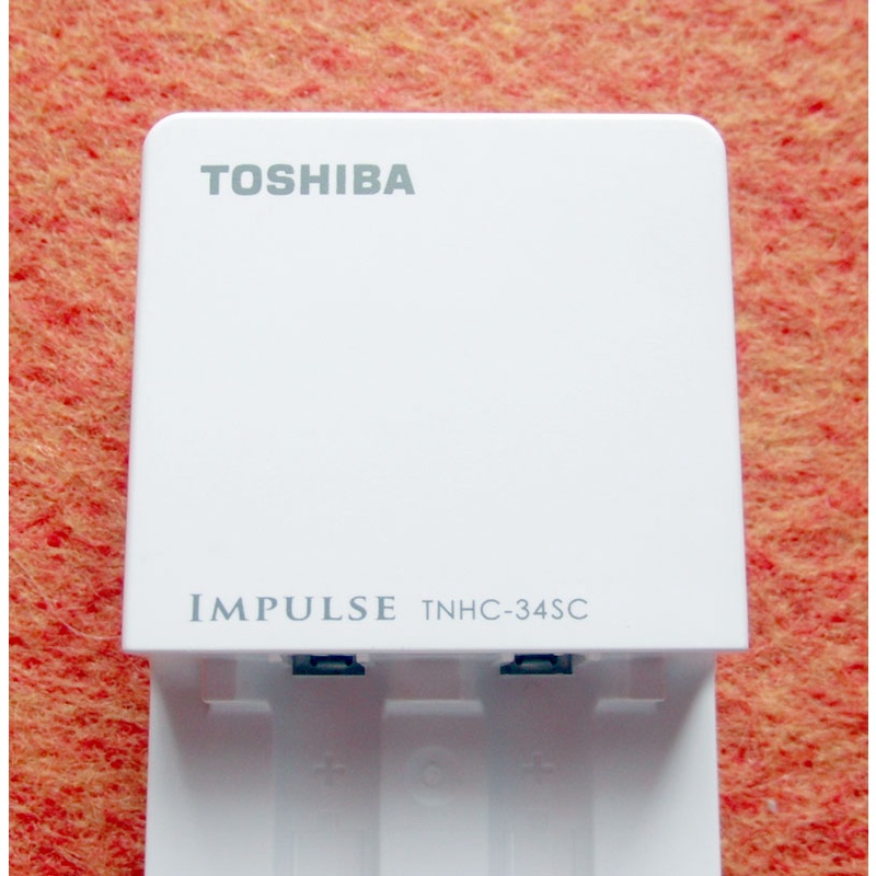 Box sạc TOSHIBA impulse TNHC-34SC mini 2 khe sạc cho pin AA và AAA - dành cho thị trường nội địa (trắng)