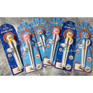 Đũa tập ăn xỏ ngón cho bé hình Doraemon siêu đáng yêu (Ảnh tự chụp)