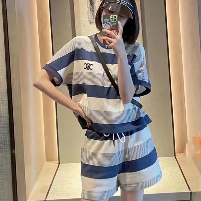 Set đồ ZHELIHANGFEI gồm áo thun tay ngắn và quần ngắn lưng cao thêu họa tiết thời trang trẻ trung