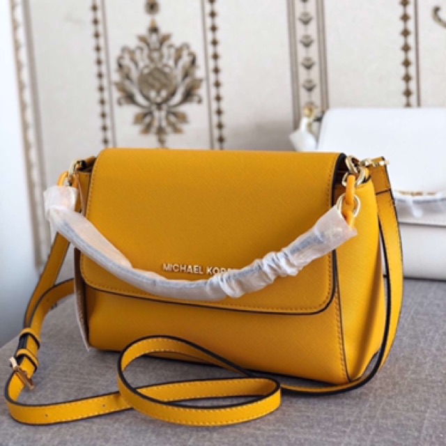 TÚI ĐEO CHÉO MÀU VÀNG