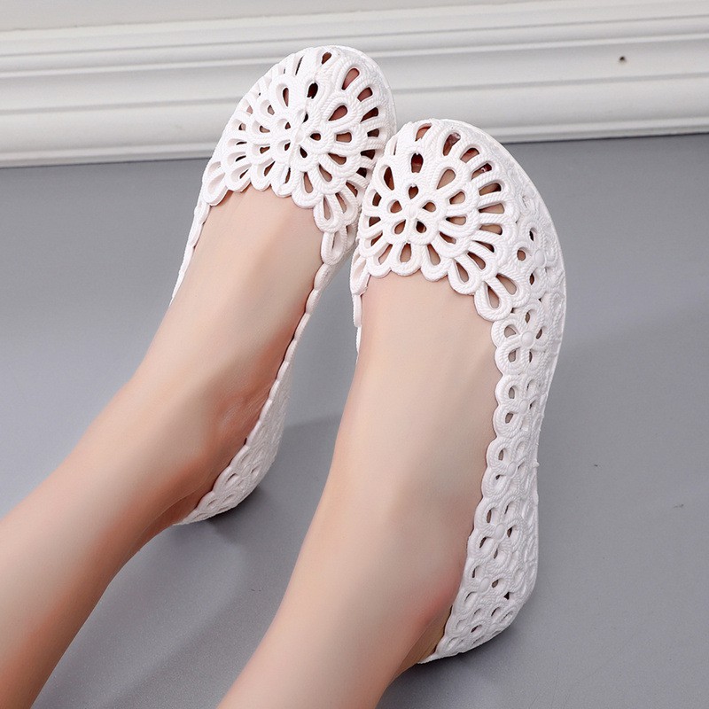 Nhập FSS9SEP hoàn 10% tối đa Giày nhựa đi mưa, giày bệt đế bằng màu đen, trắng, kem size 35 đến 40 V181