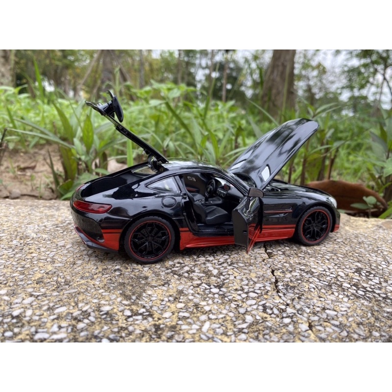 Xe mô hình ô tô Mercedes AMG GTR tỷ lệ 1/24 màu đen viền đỏ rất đẹp