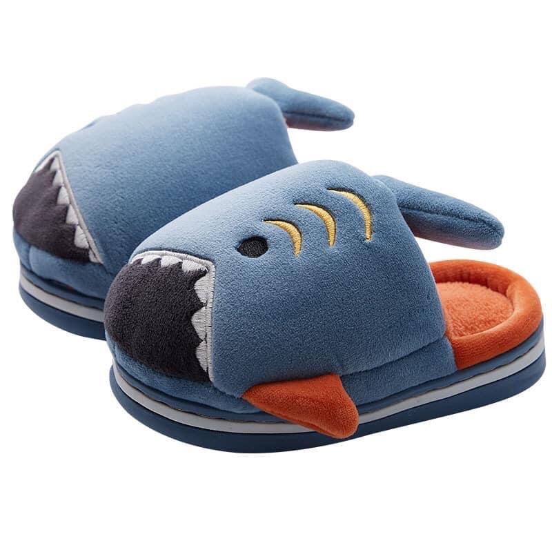 Dép mang trong nhà cho bé