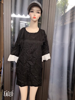Đầm suông tay loe màu đen