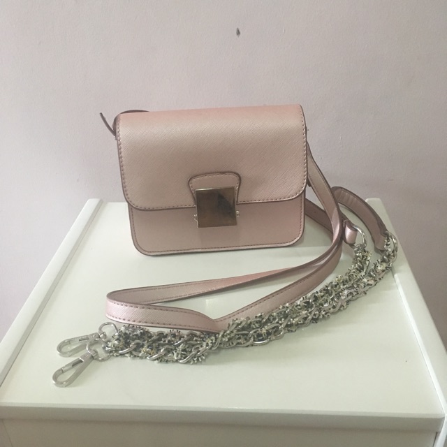 Túi đeo chéo hồng thanh lý