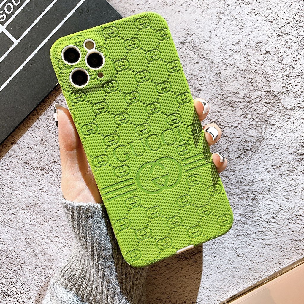 ỐP LƯNG DA DẬP NỔI FULL VIỀN BẢO VỆ CAMERA DÀNH CHO IPHONE GUCCI - N2772