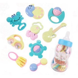 Xúc xắc 9 món của hãng Baby Toys. Sản phẩm gồm nhiều xúc xắc lớn nhỏ sẽ giúp kích thích thính giác, thị giác của bé vừa.