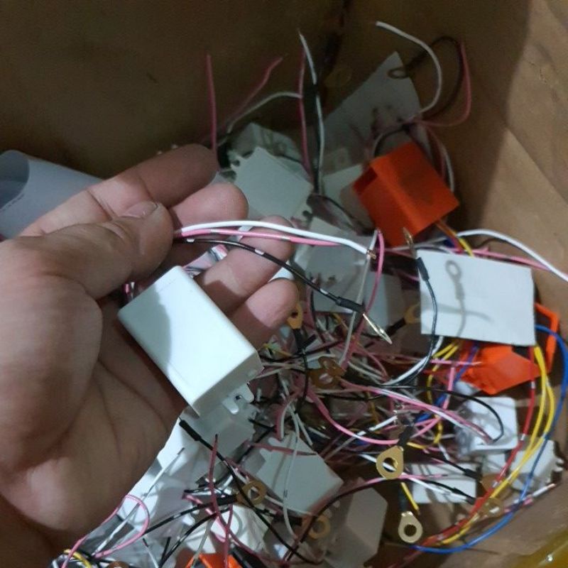 Mạch hazard, Mạch ưu tiên, wave, dream các dòng honda lắp như zin trên công tắc zin hàng chất lượng cao...............