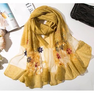 Set Khăn lụa vàng phối voan thêu hoa