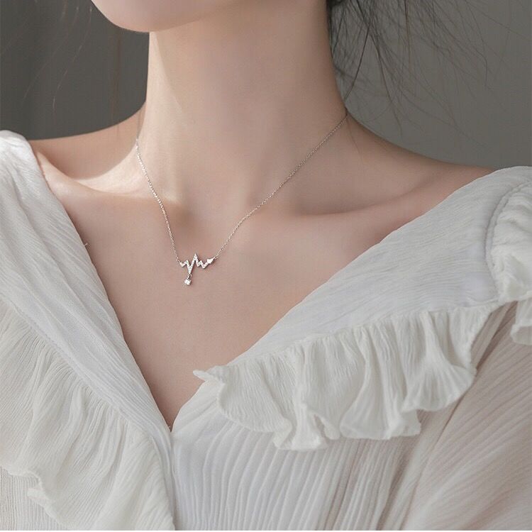 AJEWELRY Korean Diamond Heartbeat Shiny Necklace Pendant Girls Fashion Ins Exquisite Simple Clavicle Chain Women Fashion Jewelry Accessories Gift