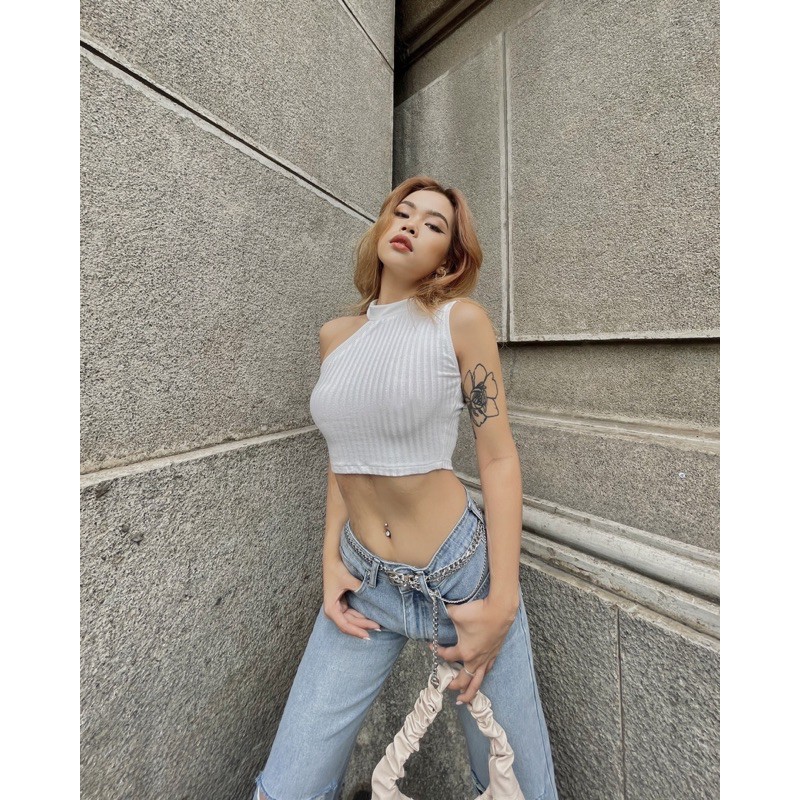 Áo Croptop cổ lọ khoét vai