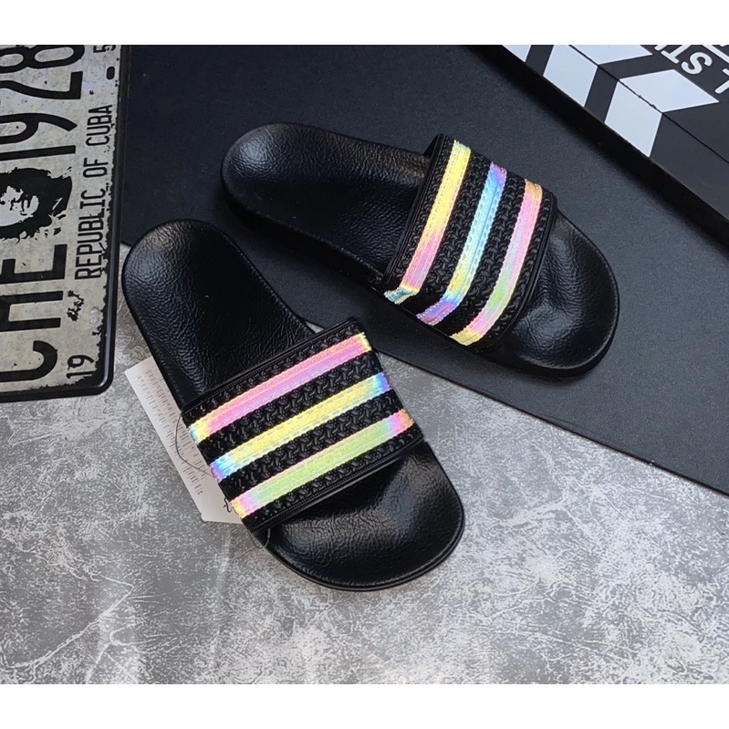 Dép nam - dép quai ngang ITALY Đế Đúc Màu Đen 3 Sọc Phát Quang - Adidas Adilette Thời Trang Mang Trong Nhà, Làm Việc