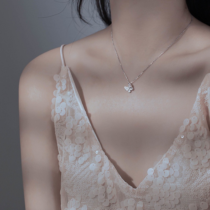 Dây chuyền thép titan mạ bạc hình bướm đính đá zircon nhân tạo phong cách Hàn Quốc