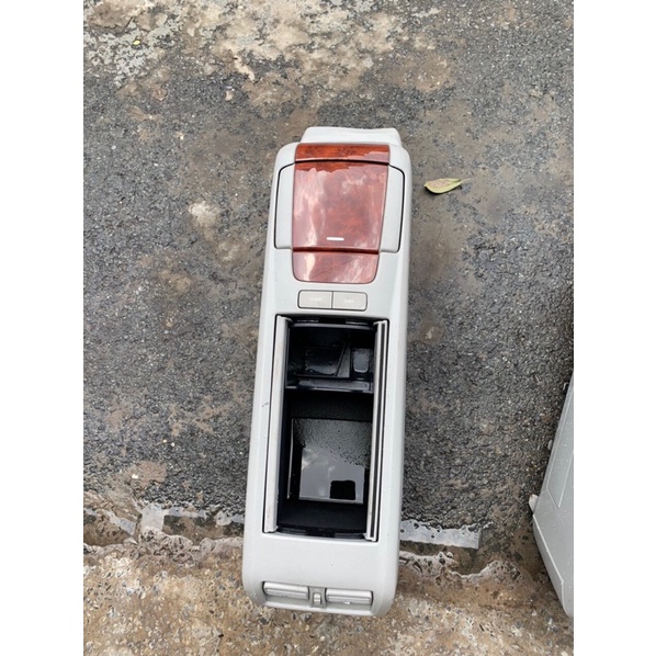 Con ngựa  tháo xe Lexus RX330 . có đế sắt bắt xuống sàn