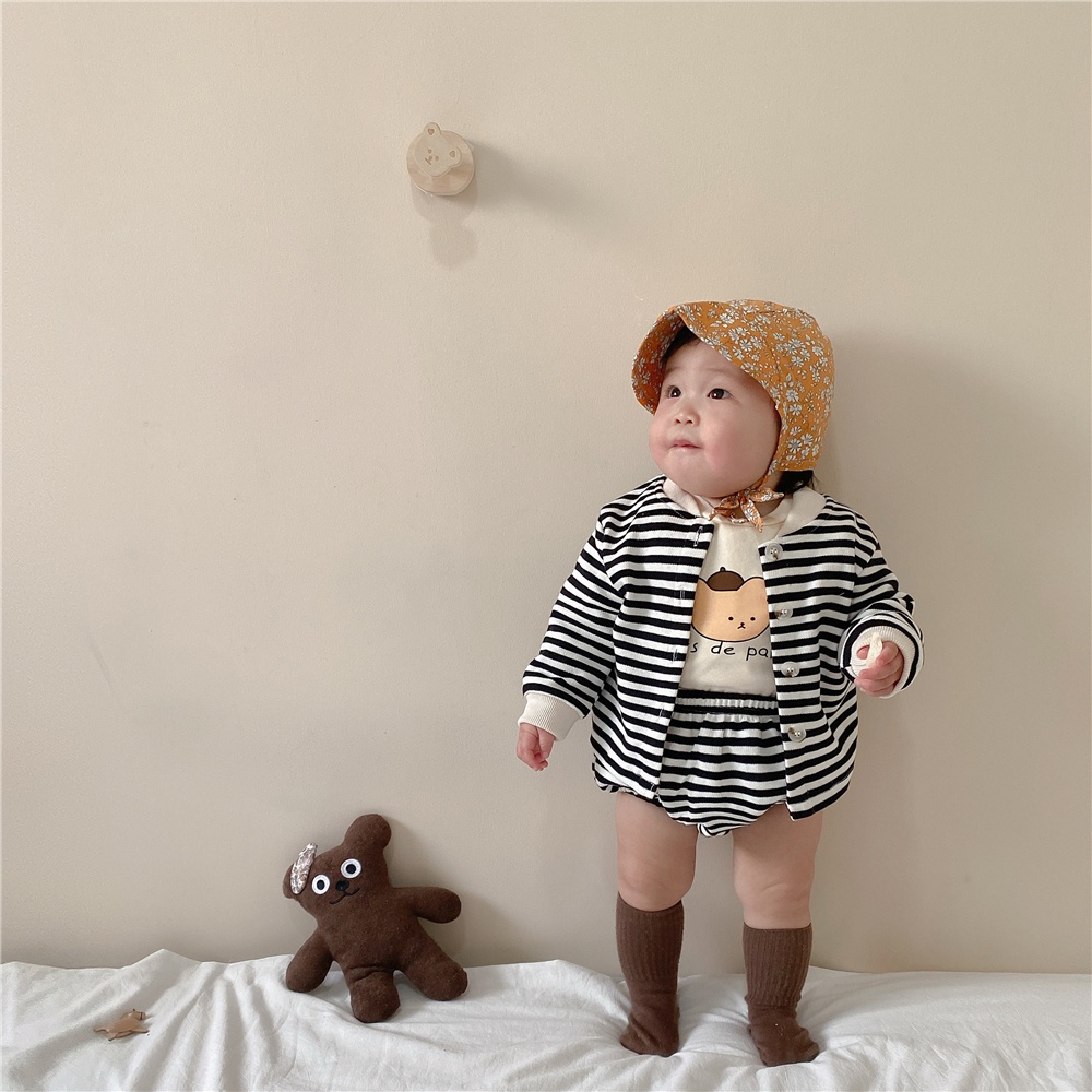 Set áo thun tay dài và quần short kẻ sọc ngang thoải mái thời trang cho bé