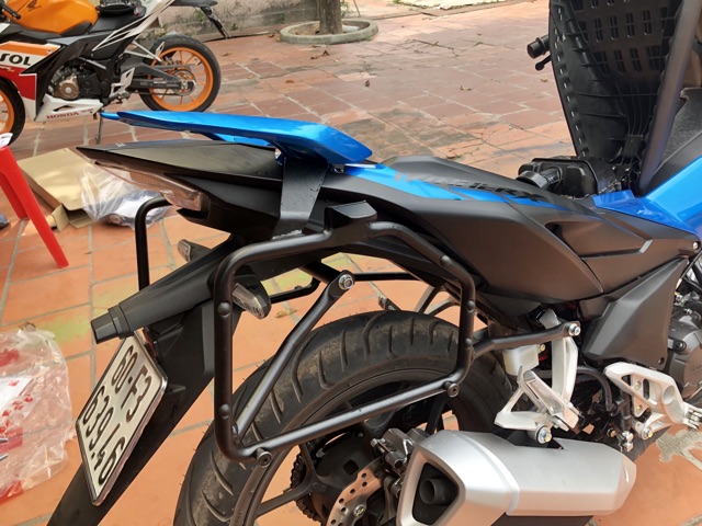 Thùng hông Givi E22N cho xe Winner/ Winner X + Baga chính hãng