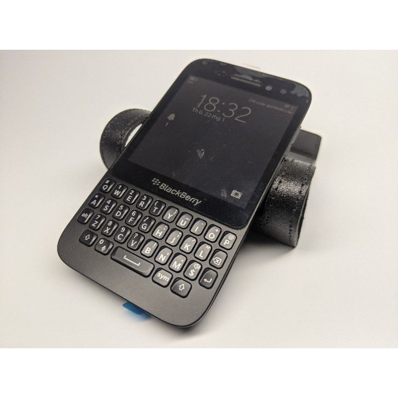 Điện thoại BlackBerry Q5 Black Quốc Tế