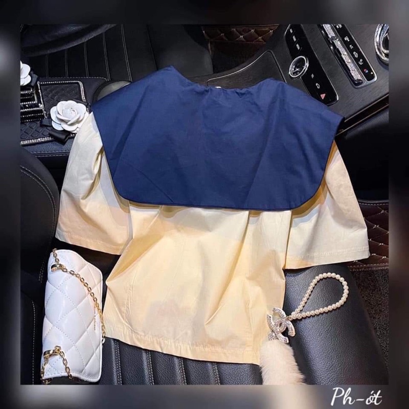 Áo sơ mi cổ vạt vuông thêu hoa