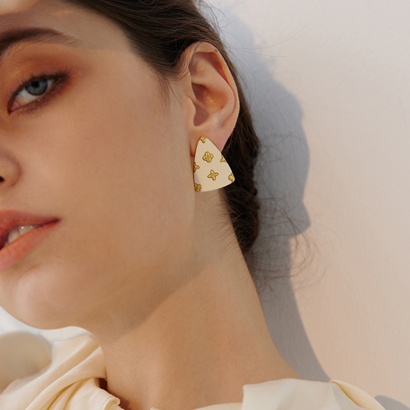 Đôi khuyên tai nữ hình tam giác đính hoa thời trang Hàn Quốc xinh xắn